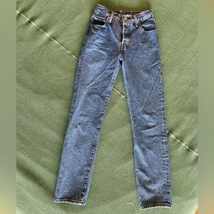 EUC Levi’s®️ Premium 501 ORIGINAL FIT Women’s 100% cotton Jeans 30-inch inseam